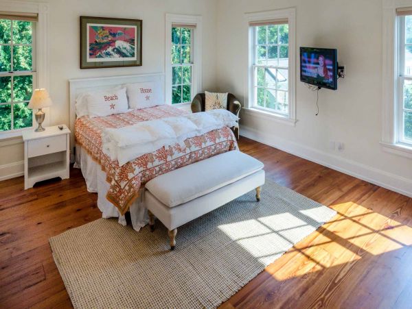 Cape Cod Home 994534