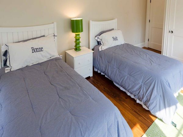 Cape Cod Home 994534
