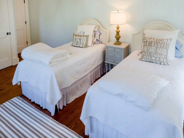 Cape Cod Home 994534