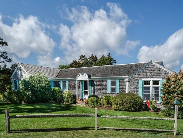 Cape Cod Home 994535