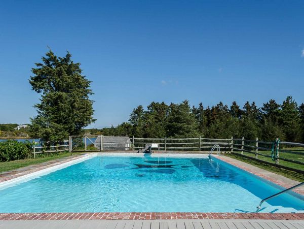 Cape Cod Home 994535