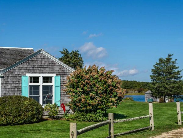 Cape Cod Home 994535