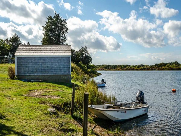 Cape Cod Home 994535