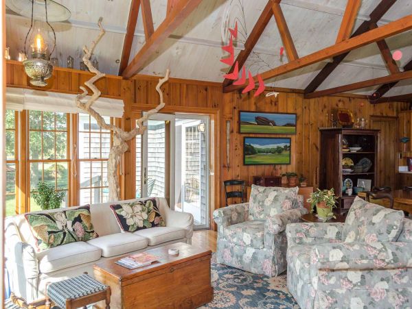 Cape Cod Home 994535