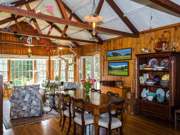 Cape Cod Home 994535
