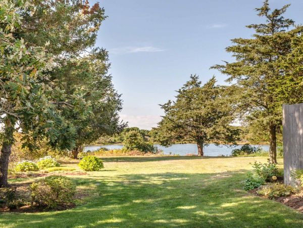 Cape Cod Home 994535