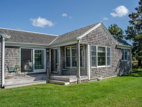 Cape Cod Home 994535