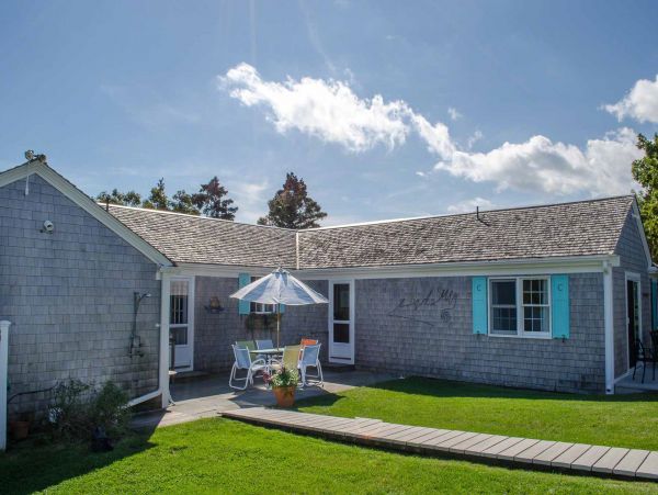 Cape Cod Home 994535