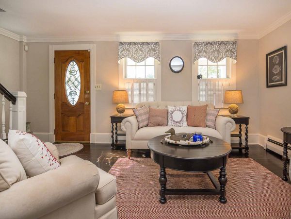 Cape Cod Home 994536