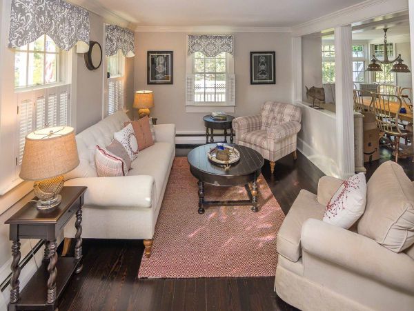Cape Cod Home 994536
