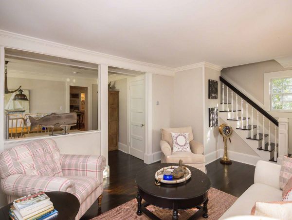 Cape Cod Home 994536