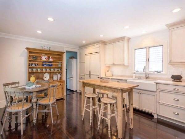 Cape Cod Home 994536
