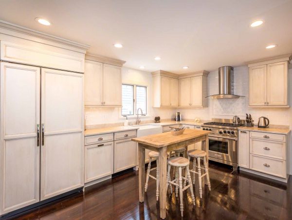 Cape Cod Home 994536