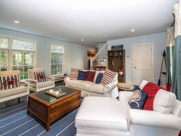 Cape Cod Home 994536