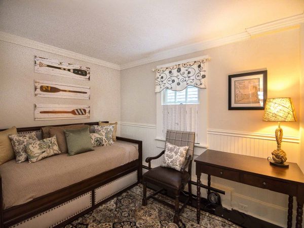 Cape Cod Home 994536