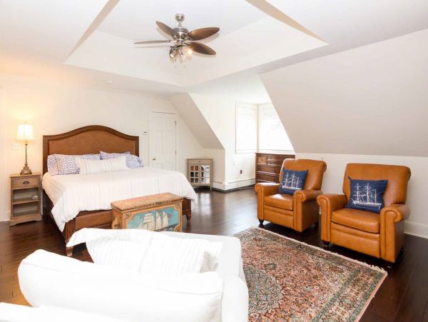 Cape Cod Home 994536
