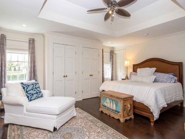 Cape Cod Home 994536
