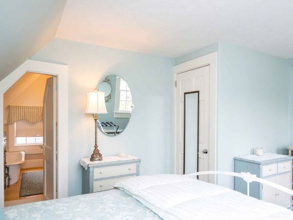Cape Cod Home 994536