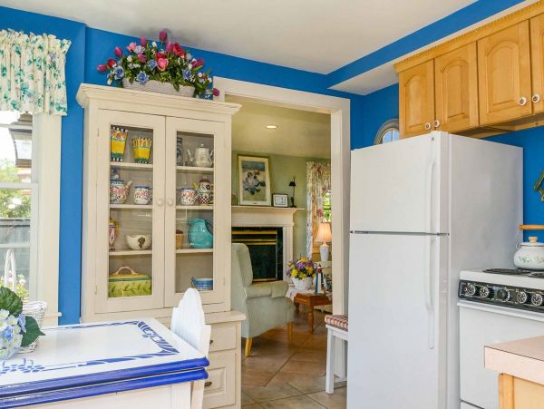 Cape Cod Home 994536