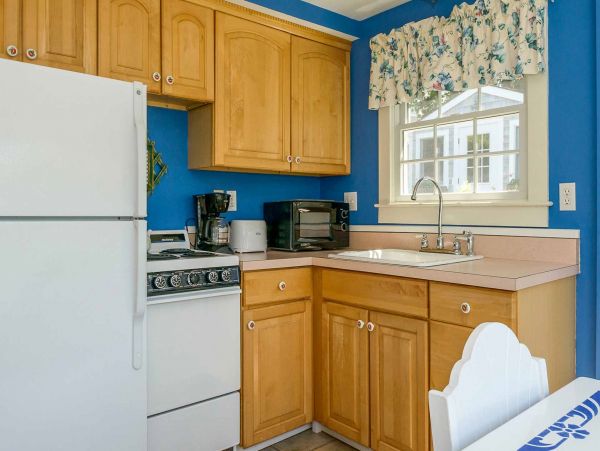 Cape Cod Home 994536