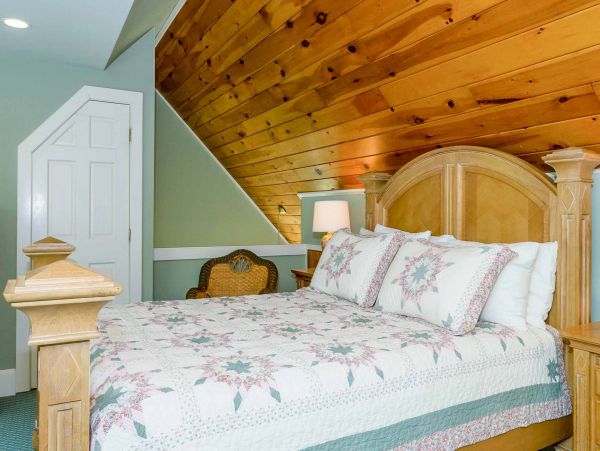 Cape Cod Home 994536