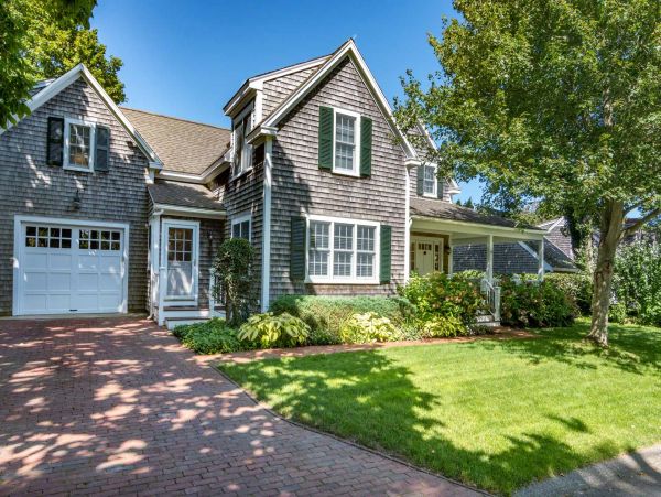 Cape Cod Home 994537