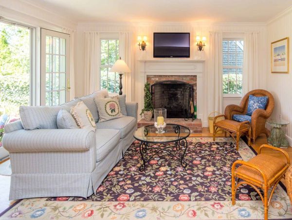 Cape Cod Home 994537