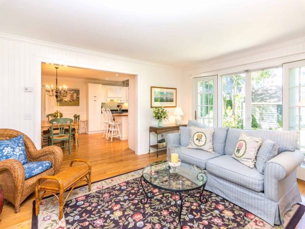 Cape Cod Home 994537