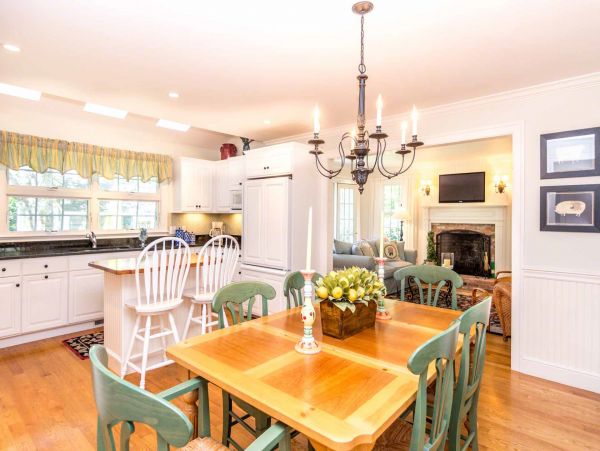 Cape Cod Home 994537