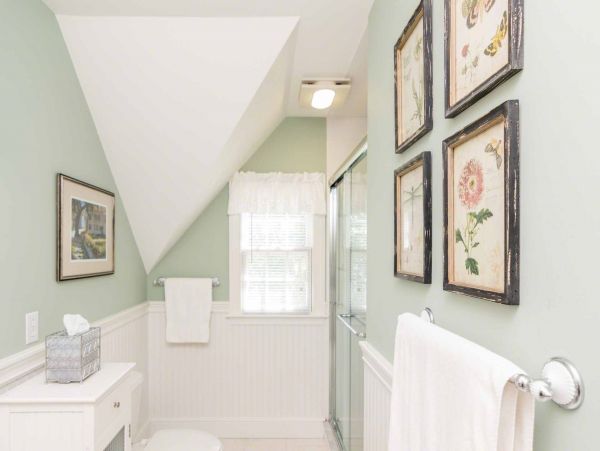 Cape Cod Home 994537