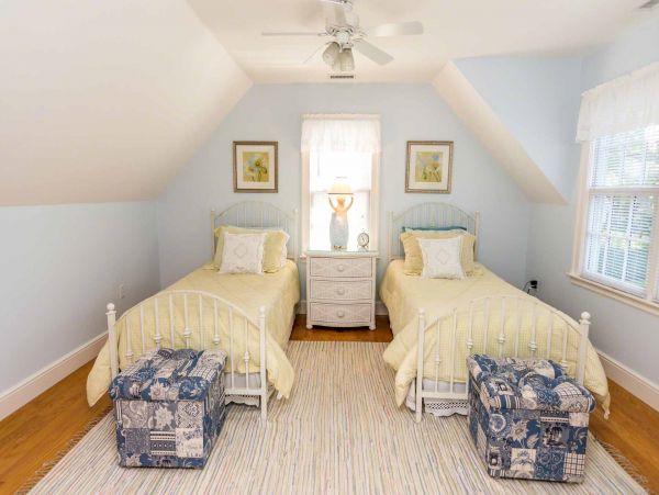 Cape Cod Home 994537