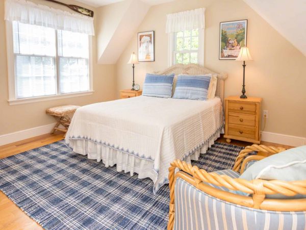 Cape Cod Home 994537