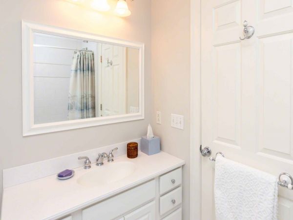 Cape Cod Home 994537