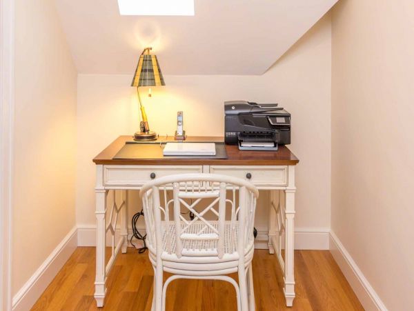 Cape Cod Home 994537
