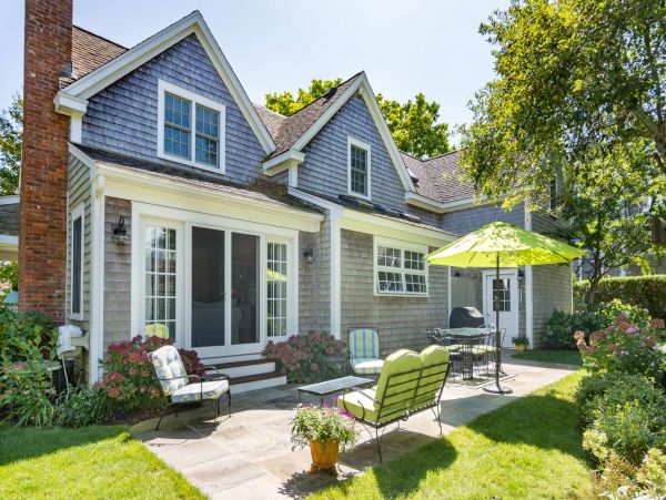 Cape Cod Home 994537