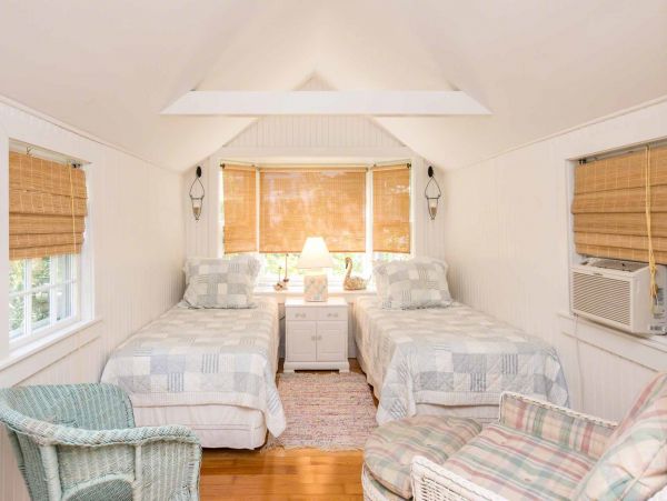Cape Cod Home 994537
