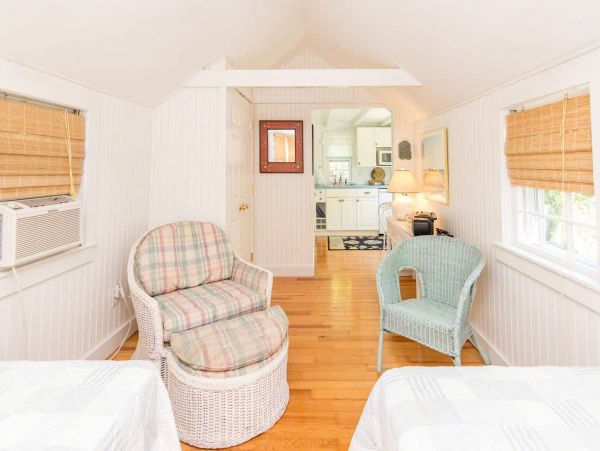 Cape Cod Home 994537