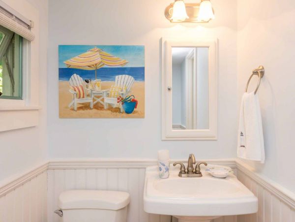 Cape Cod Home 994537