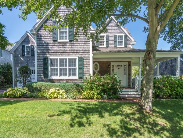 Cape Cod Home 994537
