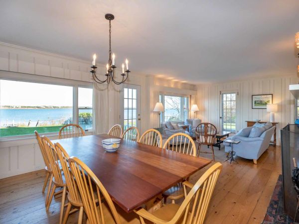 Cape Cod Home 994538