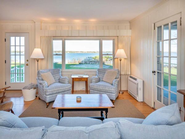 Cape Cod Home 994538