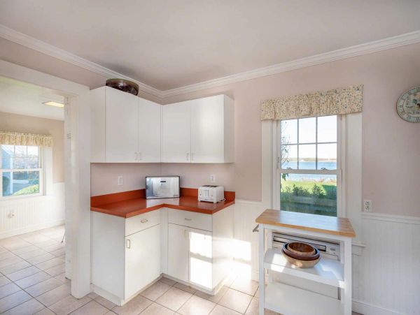 Cape Cod Home 994538