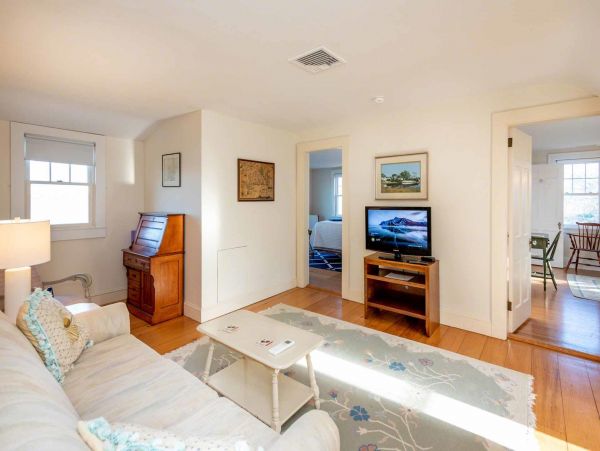 Cape Cod Home 994538