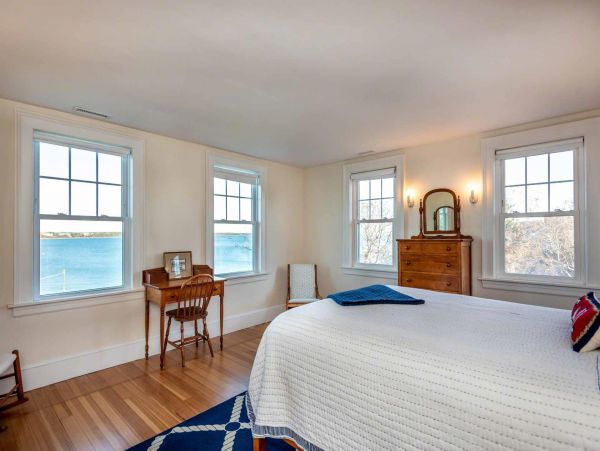 Cape Cod Home 994538