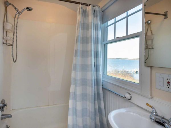 Cape Cod Home 994538
