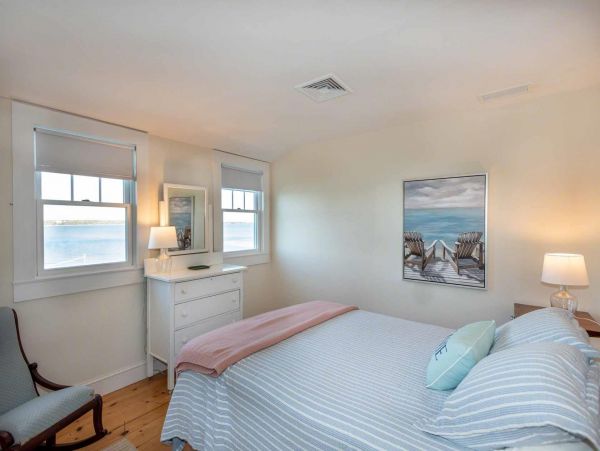 Cape Cod Home 994538