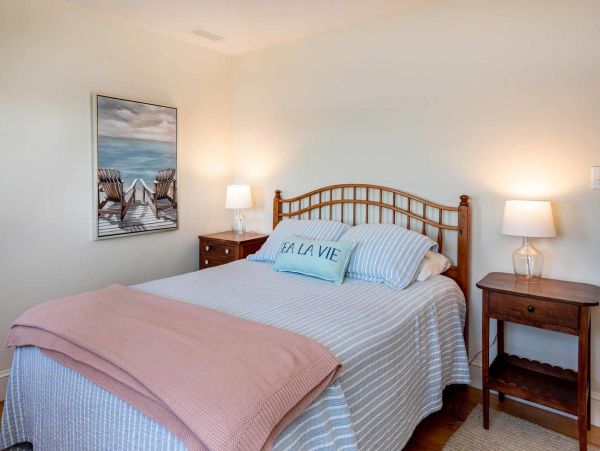 Cape Cod Home 994538