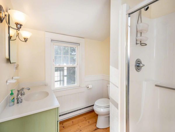 Cape Cod Home 994538
