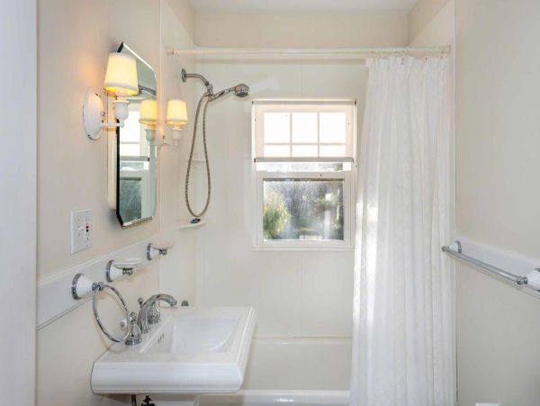 Cape Cod Home 994538