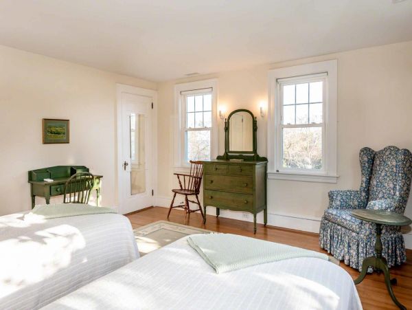 Cape Cod Home 994538